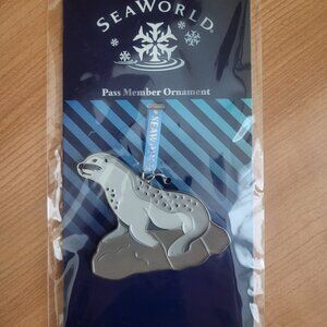 SeaWorld Pass Member Exclusive Christmas Holiday Ornament 2025 - Brand New!